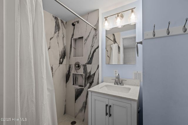 303 E Atlantic Boulevard, Atlantic Beach, NC 28512