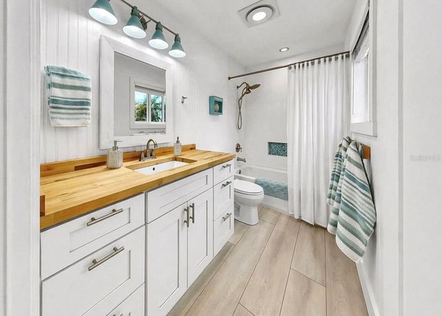 8096 GLENBROOKE LANE, Sarasota, FL 34243