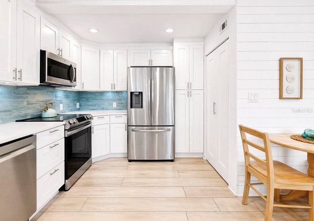 8096 GLENBROOKE LANE, Sarasota, FL 34243