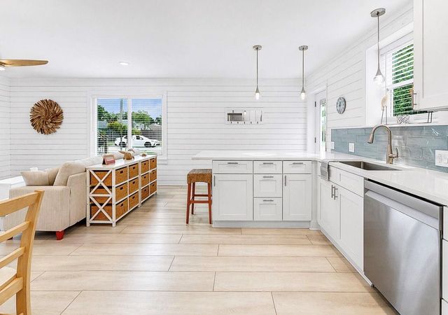 8096 GLENBROOKE LANE, Sarasota, FL 34243