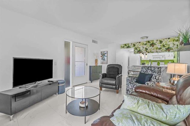 154 Waterside Drive 154, Hypoluxo, FL 33462