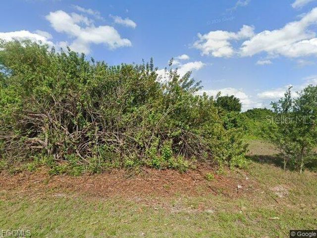 525 CHAMONIX AVENUE S, Lehigh Acres, FL 33974