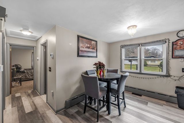 31 Stone Path Ln, West Springfield, MA 01089