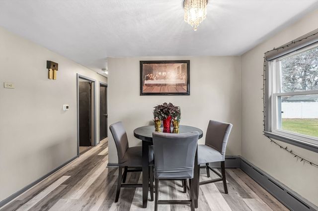 31 Stone Path Ln, West Springfield, MA 01089