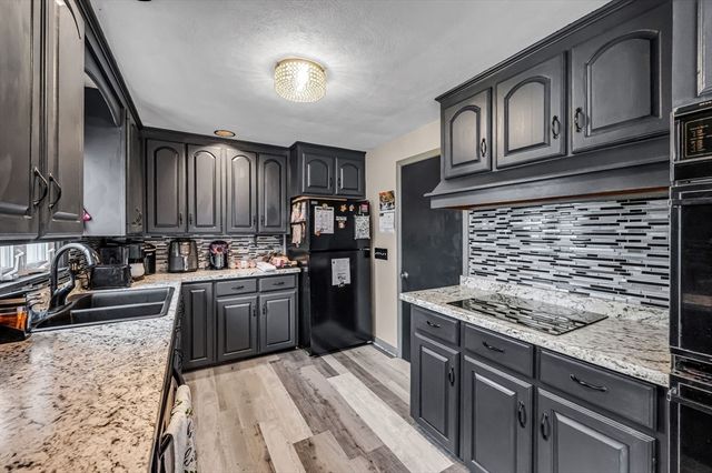 31 Stone Path Ln, West Springfield, MA 01089