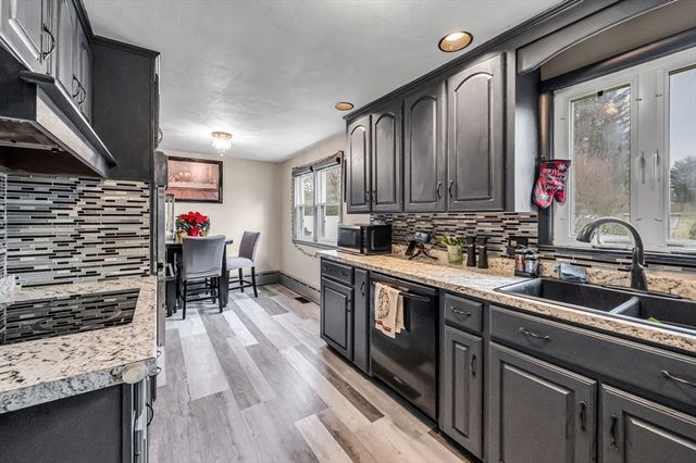 31 Stone Path Ln, West Springfield, MA 01089