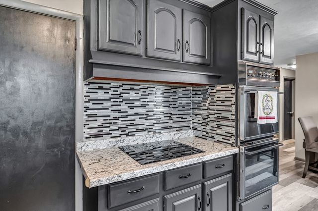 31 Stone Path Ln, West Springfield, MA 01089