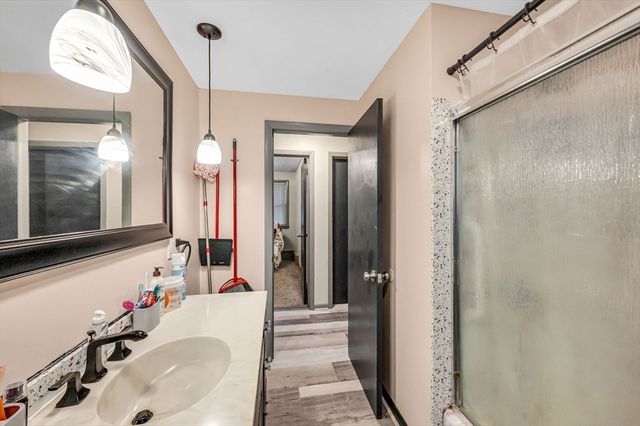 31 Stone Path Ln, West Springfield, MA 01089