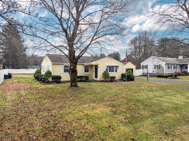 31 Stone Path Ln, West Springfield, MA 01089