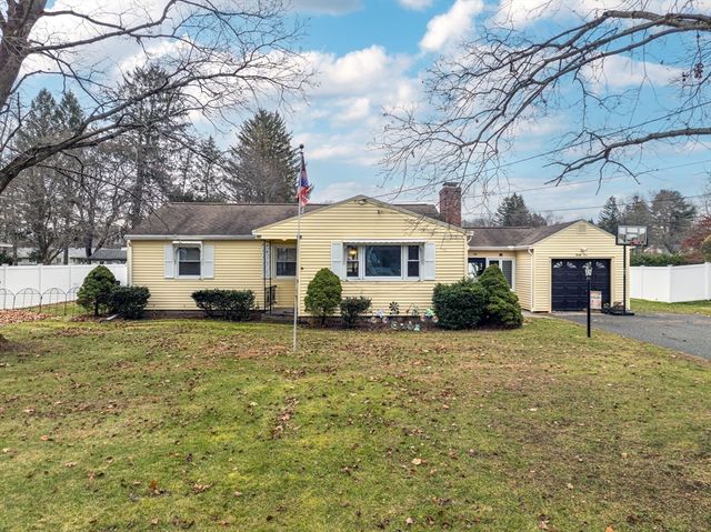 31 Stone Path Ln, West Springfield, MA 01089