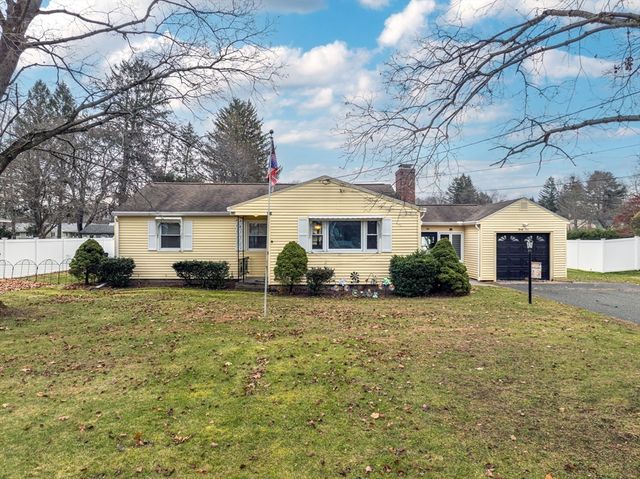 31 Stone Path Ln, West Springfield, MA 01089