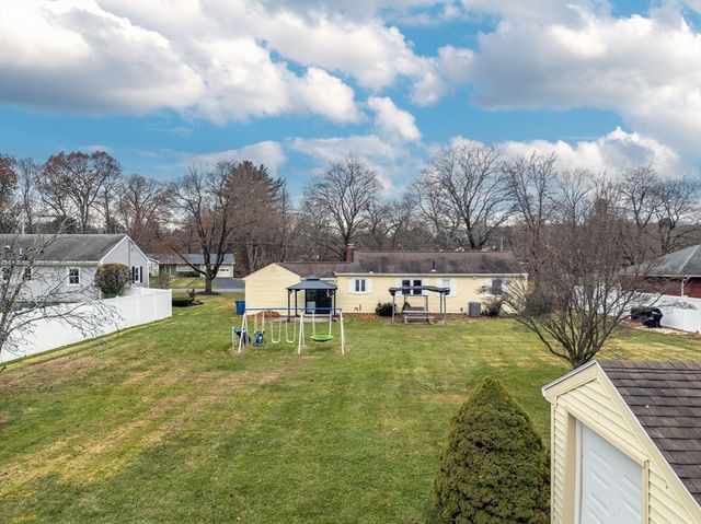 31 Stone Path Ln, West Springfield, MA 01089