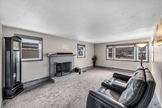 31 Stone Path Ln, West Springfield, MA 01089