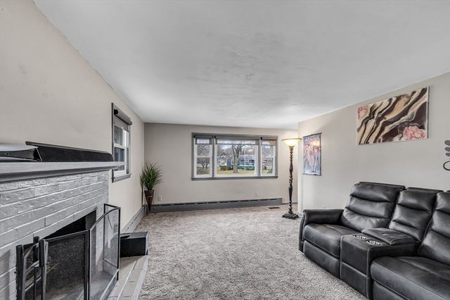 31 Stone Path Ln, West Springfield, MA 01089