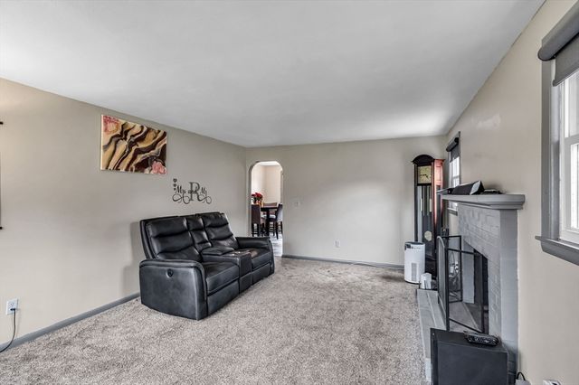 31 Stone Path Ln, West Springfield, MA 01089