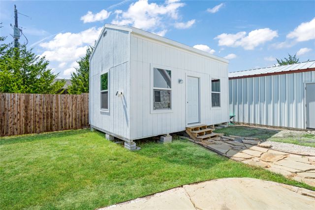 303 Cates Road, Van Alstyne, TX 75495