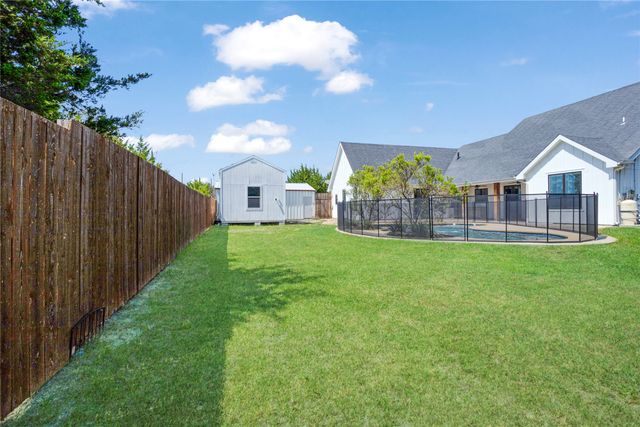 303 Cates Road, Van Alstyne, TX 75495