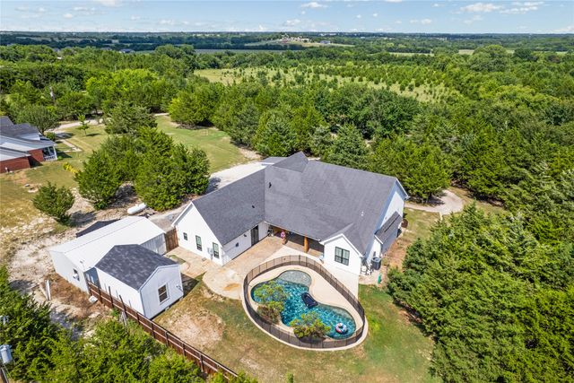 303 Cates Road, Van Alstyne, TX 75495
