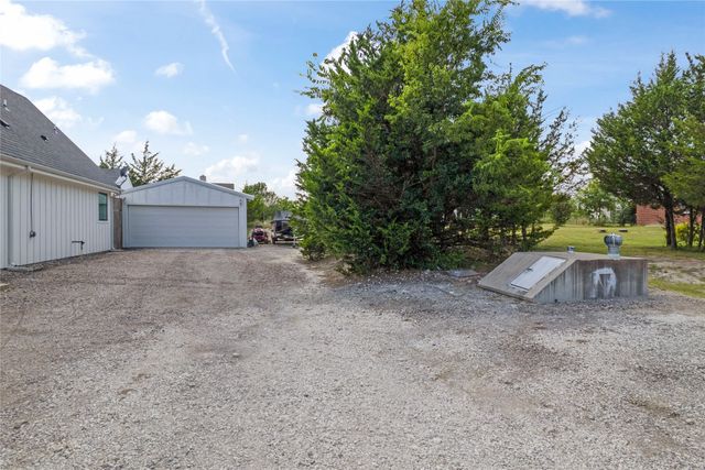303 Cates Road, Van Alstyne, TX 75495