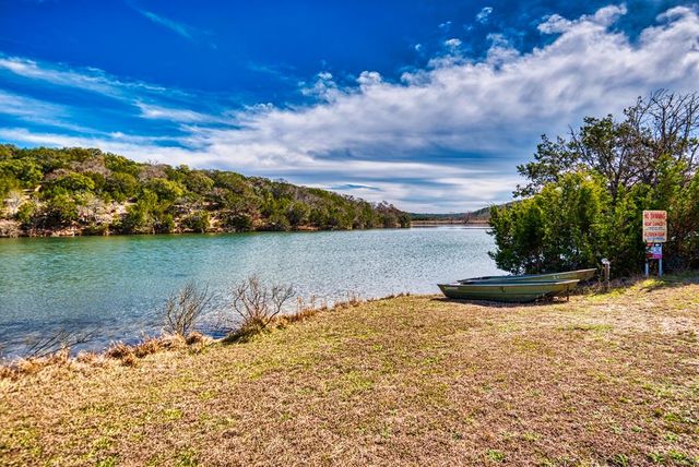 76 Indian Springs, Kerrville, TX 78028