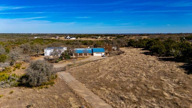 76 Indian Springs, Kerrville, TX 78028