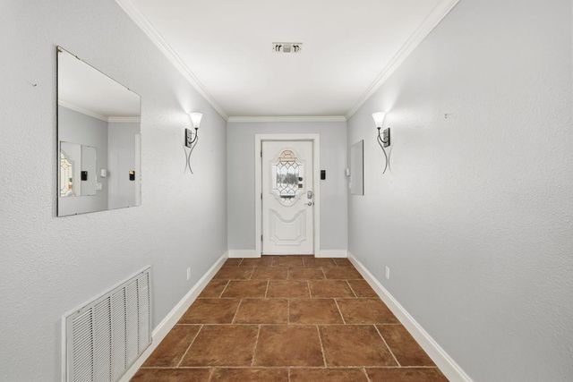 76 Indian Springs, Kerrville, TX 78028