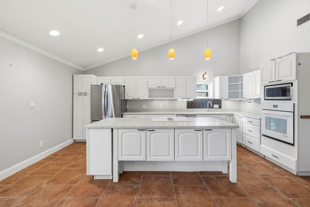 76 Indian Springs, Kerrville, TX 78028