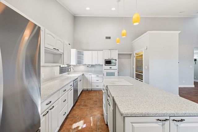 76 Indian Springs, Kerrville, TX 78028