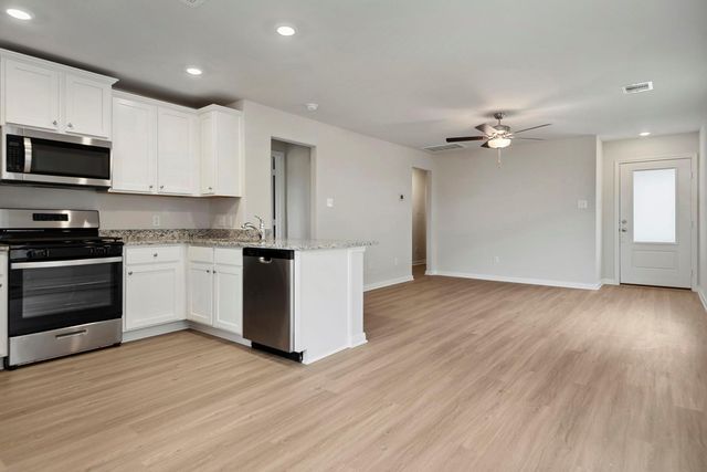 15810 Berry Hill Drive, Conroe, TX 77303