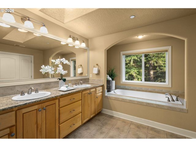 18278 Sw SANTORO Dr, Beaverton, OR 97007