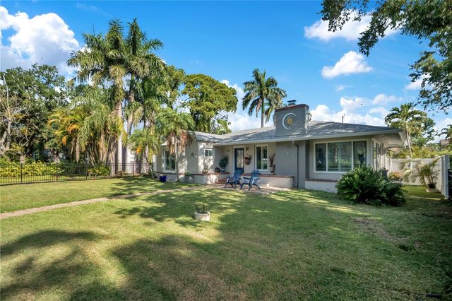 145 27TH AVENUE N, St Petersburg, FL 33704