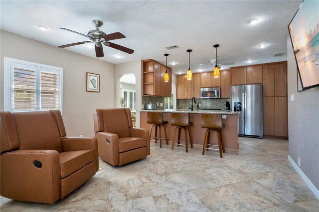 145 27TH AVENUE N, St Petersburg, FL 33704