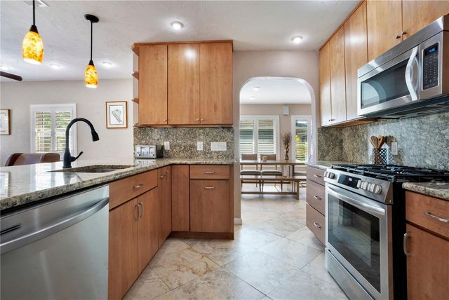 145 27TH AVENUE N, St Petersburg, FL 33704