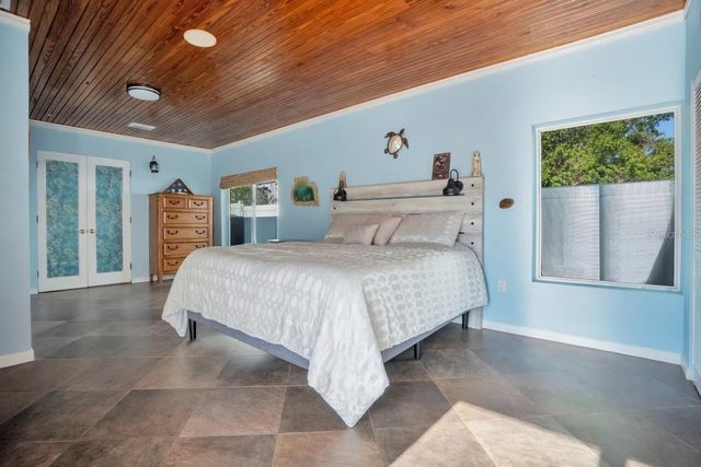 145 27TH AVENUE N, St Petersburg, FL 33704