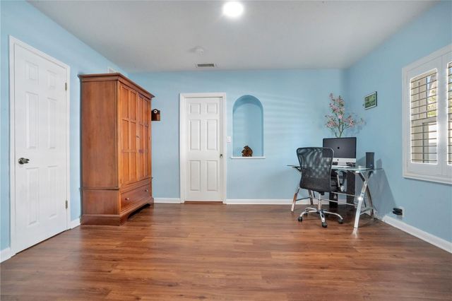 145 27TH AVENUE N, St Petersburg, FL 33704