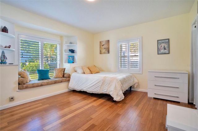 145 27TH AVENUE N, St Petersburg, FL 33704