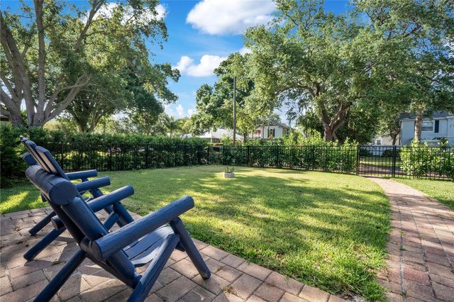 145 27TH AVENUE N, St Petersburg, FL 33704