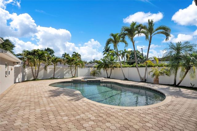 145 27TH AVENUE N, St Petersburg, FL 33704