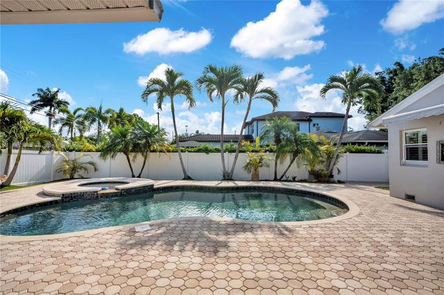 145 27TH AVENUE N, St Petersburg, FL 33704