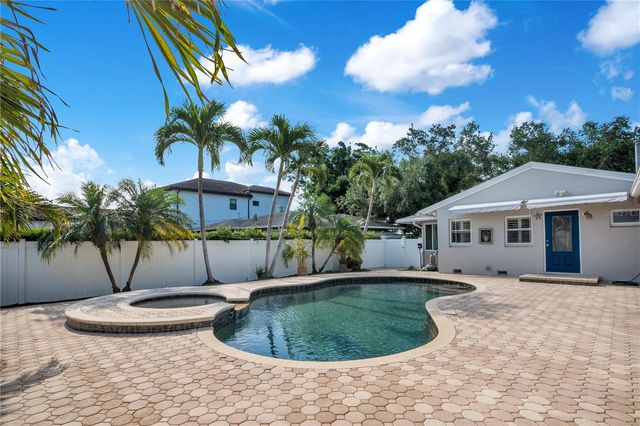 145 27TH AVENUE N, St Petersburg, FL 33704