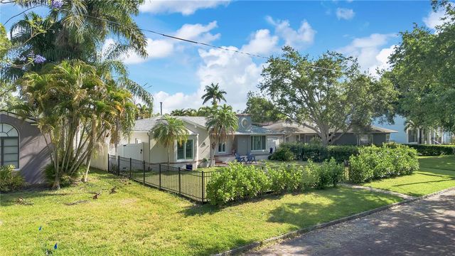 145 27TH AVENUE N, St Petersburg, FL 33704