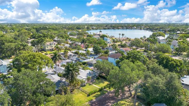 145 27TH AVENUE N, St Petersburg, FL 33704