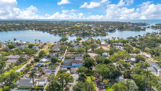 145 27TH AVENUE N, St Petersburg, FL 33704