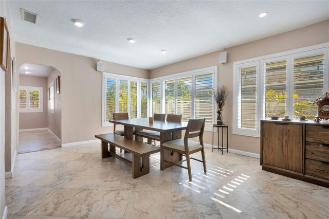 145 27TH AVENUE N, St Petersburg, FL 33704