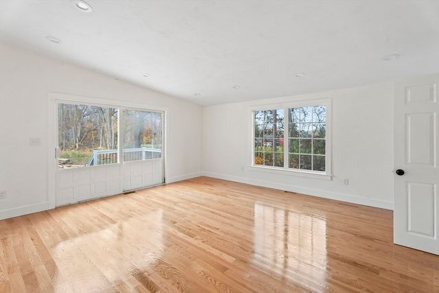 32 Laurel Ln, Raynham, MA 02767