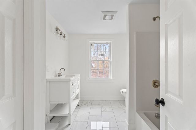 32 Laurel Ln, Raynham, MA 02767