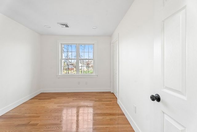 32 Laurel Ln, Raynham, MA 02767