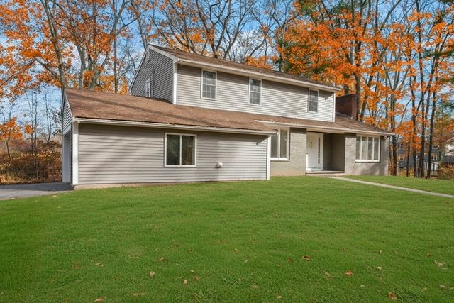 32 Laurel Ln, Raynham, MA 02767