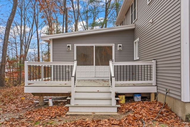 32 Laurel Ln, Raynham, MA 02767