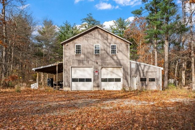 32 Laurel Ln, Raynham, MA 02767